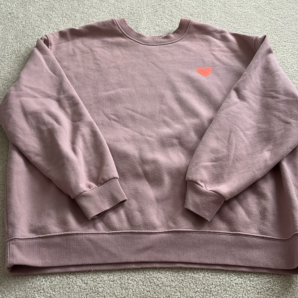 Heart crewneck
